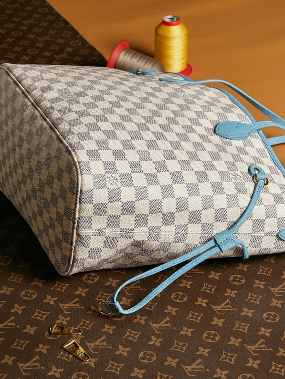 Louis Vuitton Neverfull Inside Out MM Damier Azur